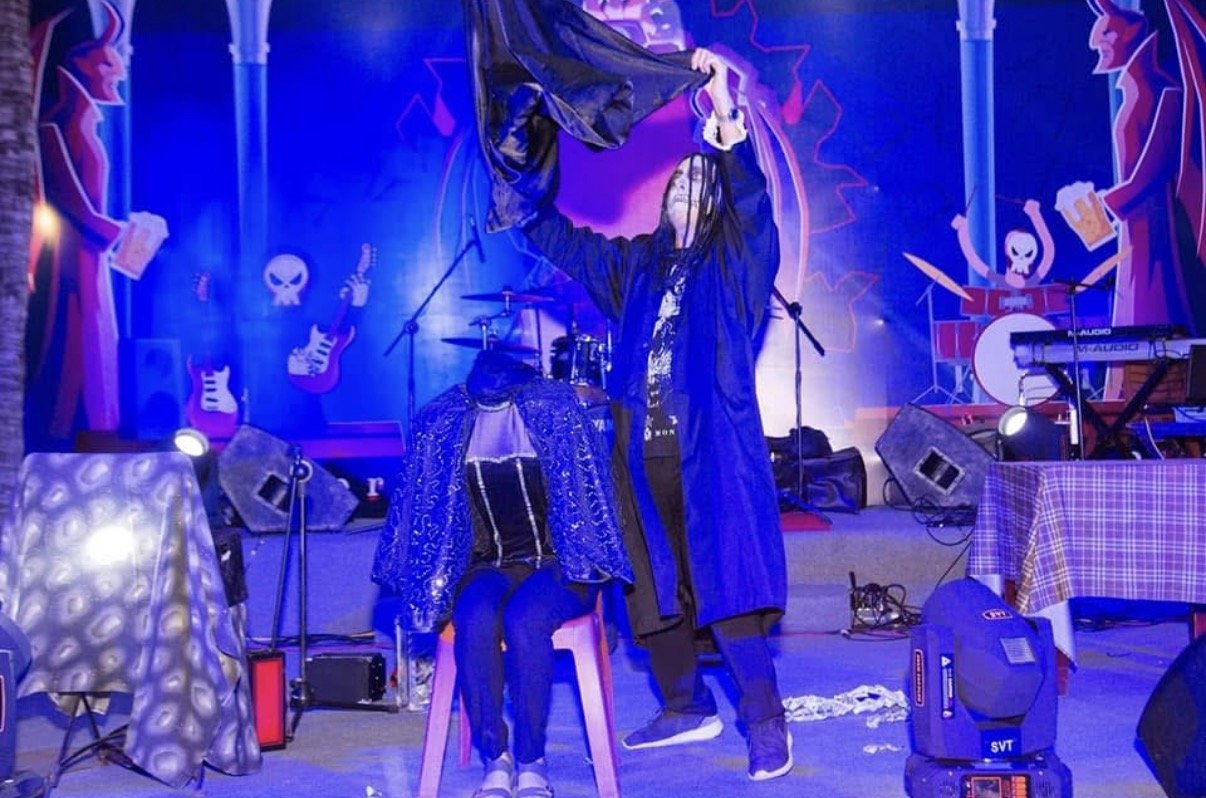 Horror show cape reveal trick