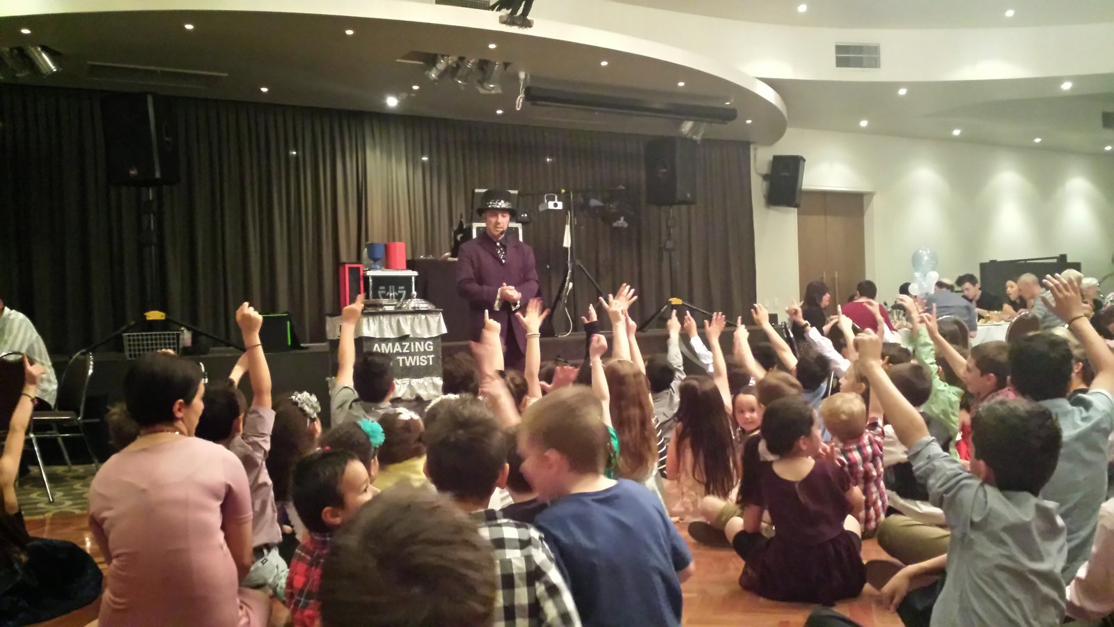 Magic show for large crowd of kids